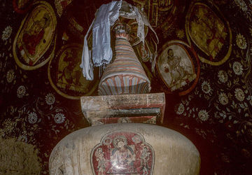 Stupa Cave, Luri